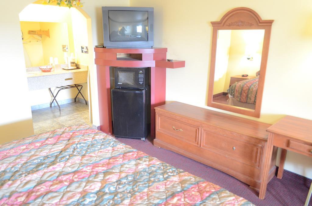 America'S Best Value Inn & Suites - Rosenberg/Houston Buitenkant foto