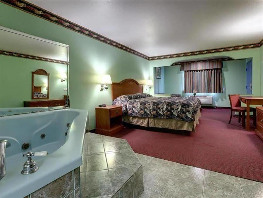 America'S Best Value Inn & Suites - Rosenberg/Houston Buitenkant foto